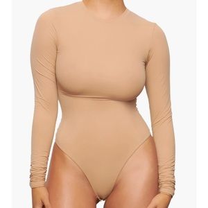 New SKIMS Fits Everybody Long Sleeve Crewneck Bodysuit - Clay L